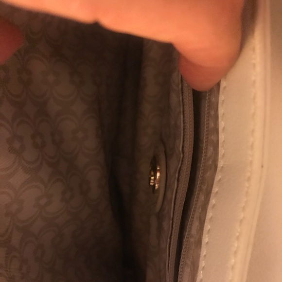 Whimsical crossbody bag w/ appliqué flowers 💐 - Picture 6 of 6